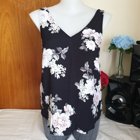 Just Jeans Tops - Just Jeans AU-14 Black Floral Design Sleeveless Singlet Top Pre-owned